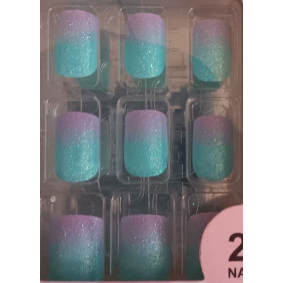 Nail Sets 24 Piece New Pretty Secrets Professional Artificial textured art - Picture 1 of 3